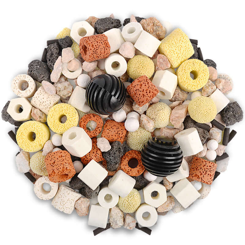 Matériau de filtration pour aquarium, céramique en différentes formes et couleurs, optimisant la qualité de l'eau.