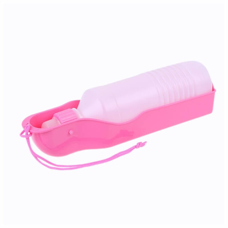 Bouteille d'eau portable pour chien rose, pratique pour hydrater votre animal en promenades ou randonnées.