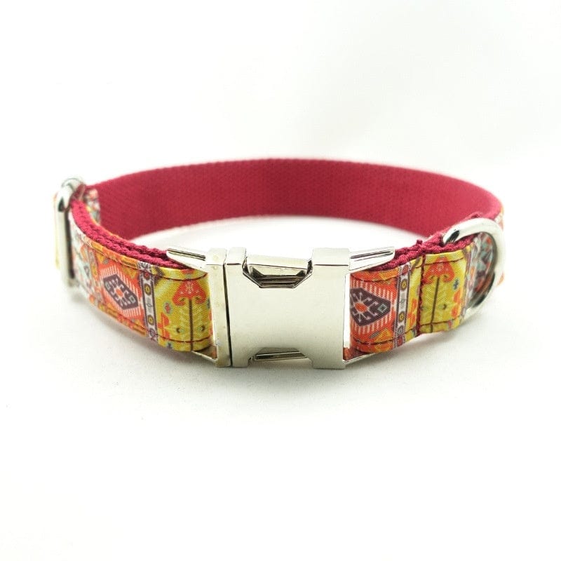 Collier de chien bohème en coton biologique avec motifs colorés et boucle en métal, parfait pour votre animal.