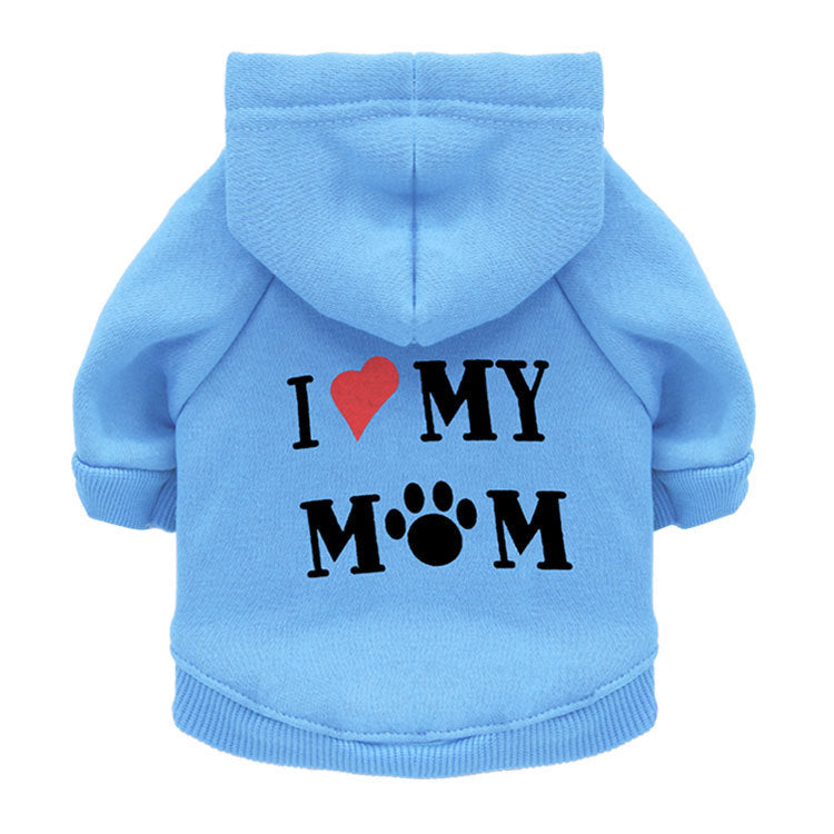 Pull pour chien bleu avec le texte 'I ❤️ MY MOM' pour un look stylé et confortable.