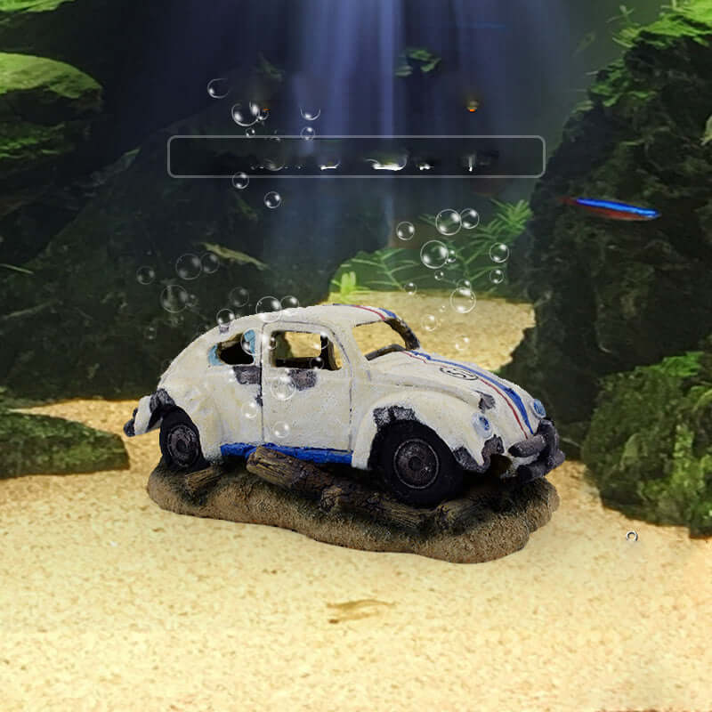 Ornement décoratif en résine représentant une voiture sur le fond d'un aquarium, ajoutant charme et authenticité.