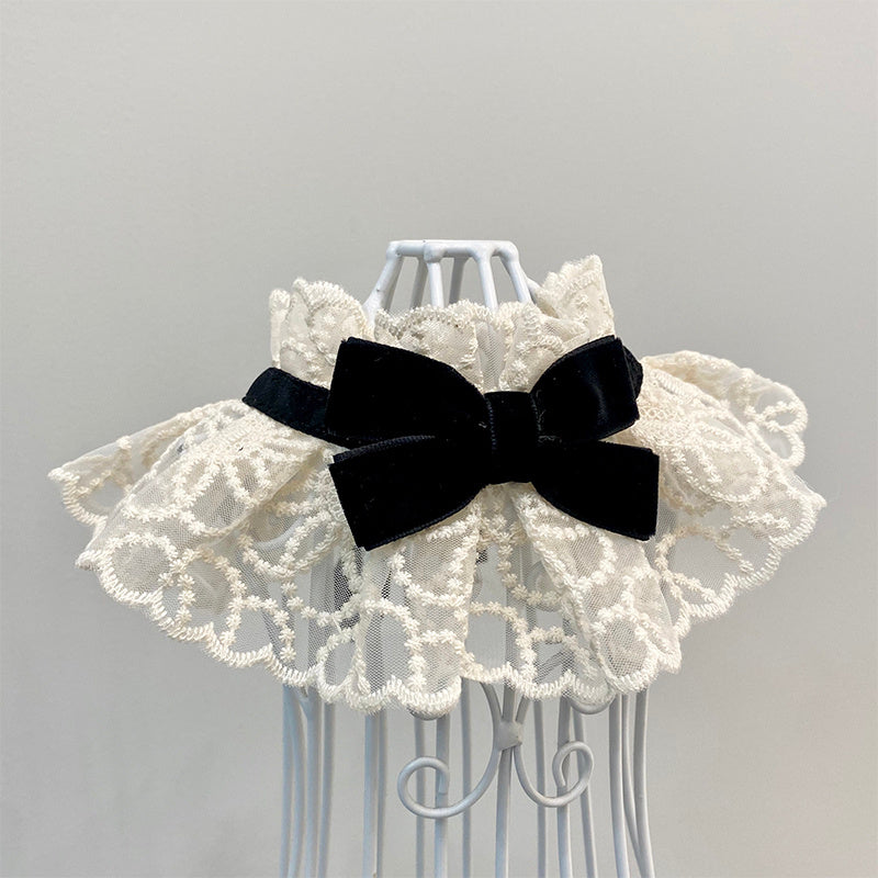 Écharpe élégante pour animaux avec nœud papillon noir, en dentelle, idéale pour chiens et chats.