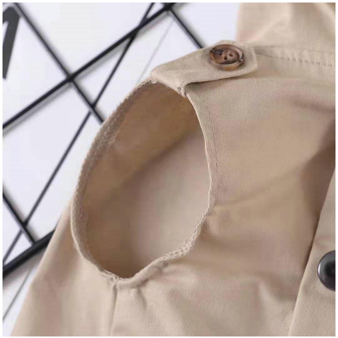 Détail du col d'un pull pour chien en coton beige, style décontracté, adapté aux animaux.