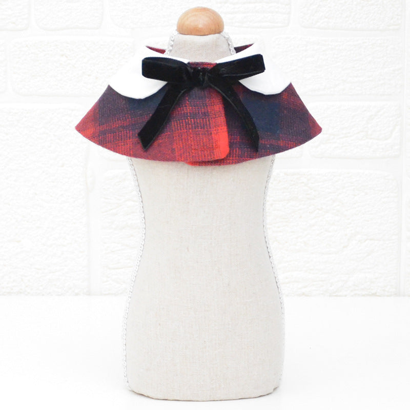 Écharpe chic pour animaux avec nœud papillon, fabrication en coton, design écossais rouge élégant.