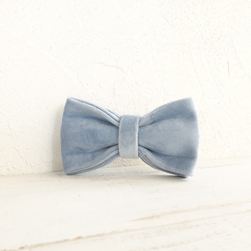Ornement de cou pour chien en polyester, nœud papillon élégant, couleur bleu clair, parfait pour accessoires animaux.