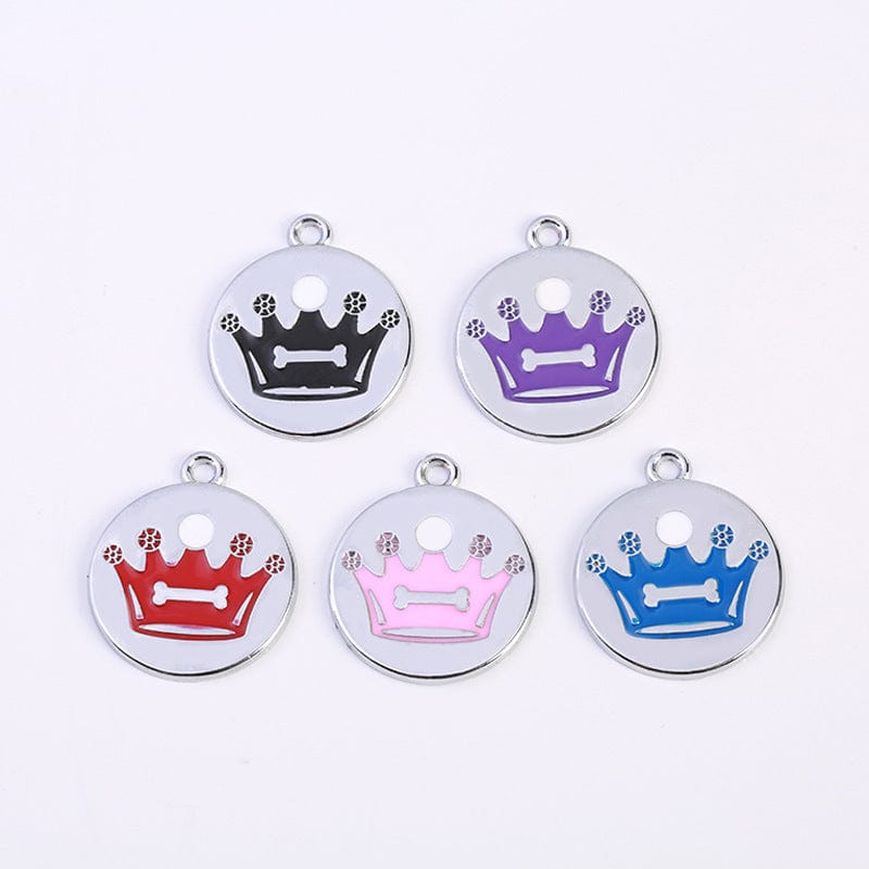 Ensemble de médailles pour animaux de compagnie en forme de couronne, disponibles en cinq couleurs, pour l'identification des animaux.