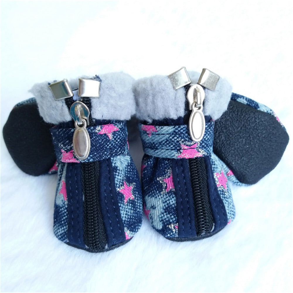 Chaussures en denim pour chien avec étoiles, fermeture éclair et doublure en peluche, style Teddy VIP.
