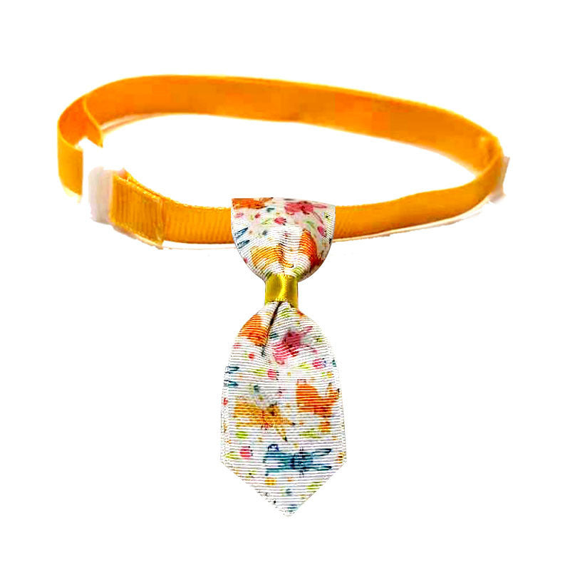 Nouveau Set de Nœud Papillon de Pâques pour Animaux avec un design floral et un collier jaune.