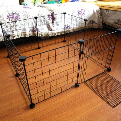 Cage à lapin isolante en fer et plastique, idéale pour animaux, avec porte et design durable.