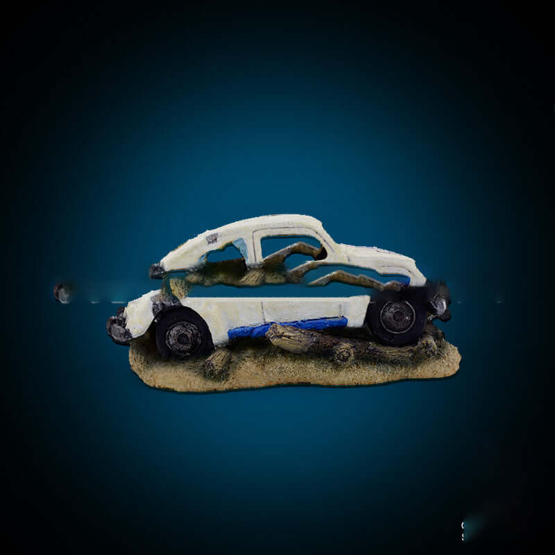 Ornement décoratif en résine de voiture pour aquarium, ajoutant une touche unique et réaliste à votre décor aquatique.