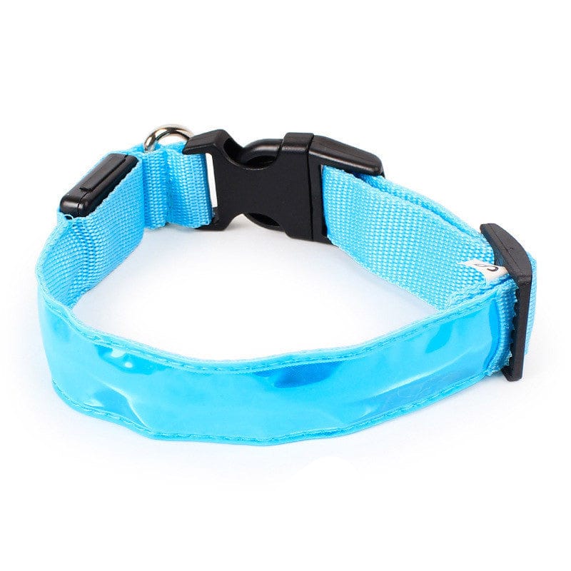 Blue nylon dog collar with adjustable buckle and reflective strip, ideal for pets' safety and comfort.