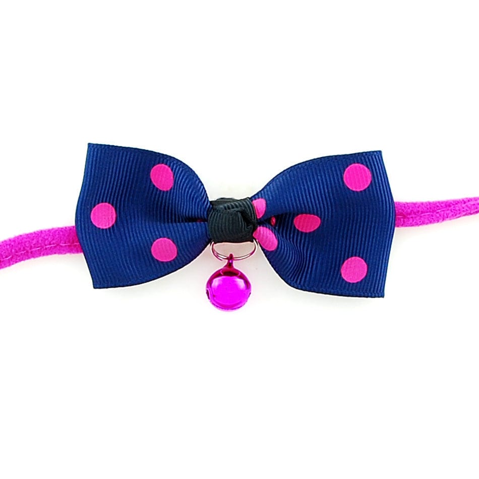 Nœud papillon pour chiens et chats en polyester avec cloche rose, élégant et durable, parfait pour toutes les occasions.