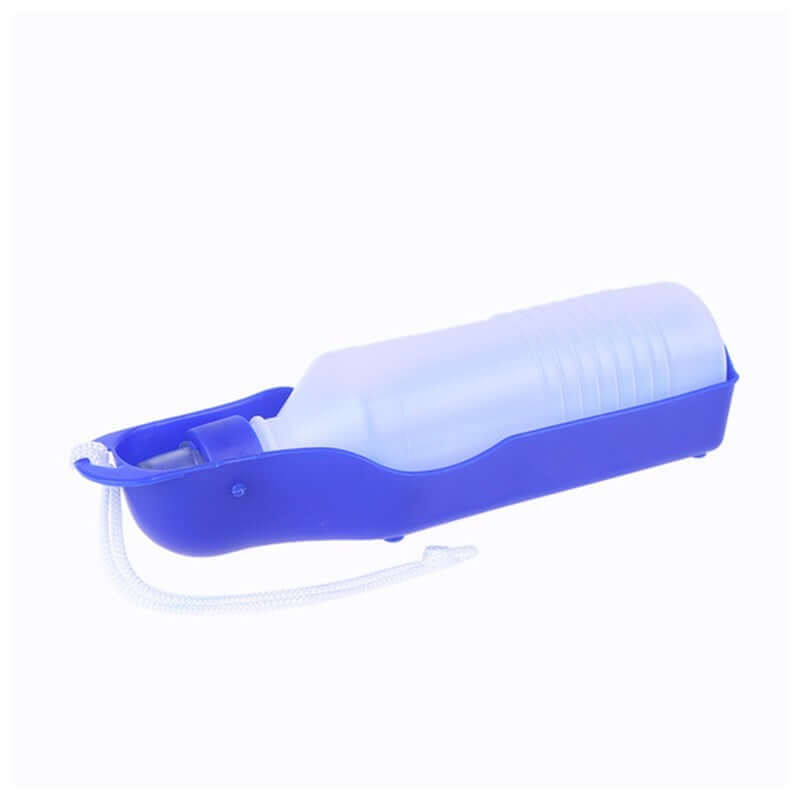 Bouteille d'eau portable pour chien avec capuchon et corde de transport, idéale pour hydrater votre animal en voyage.