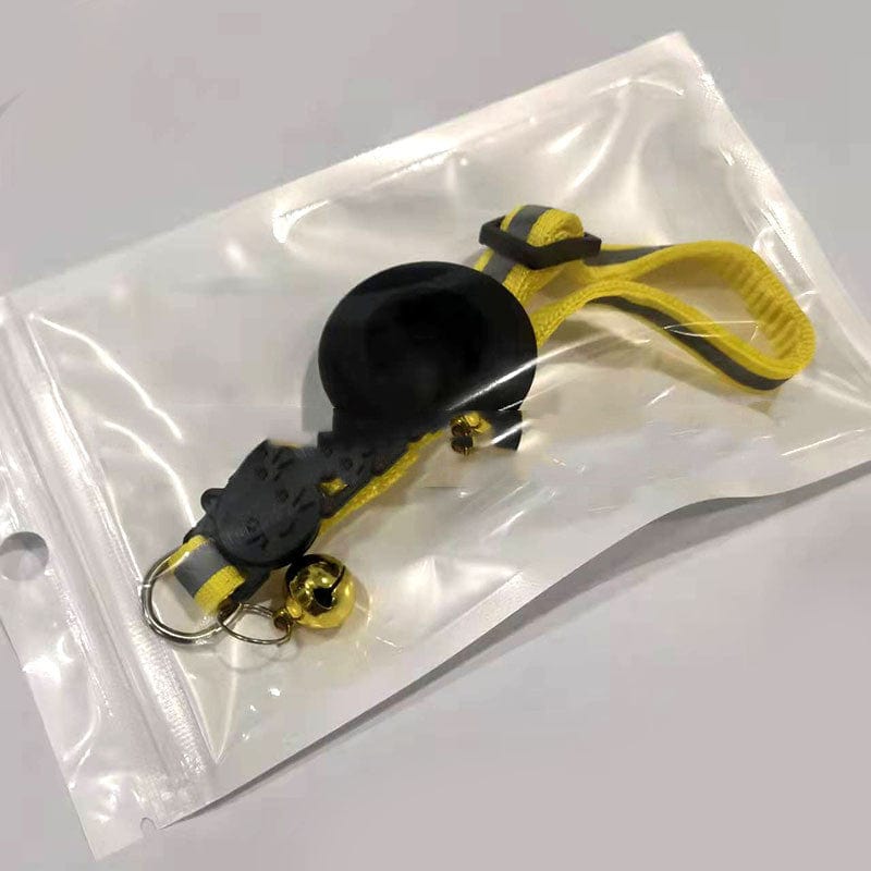 Collier pour animaux avec Airtag et cloche, emballé dans un sachet transparent, design léger et étanche.
