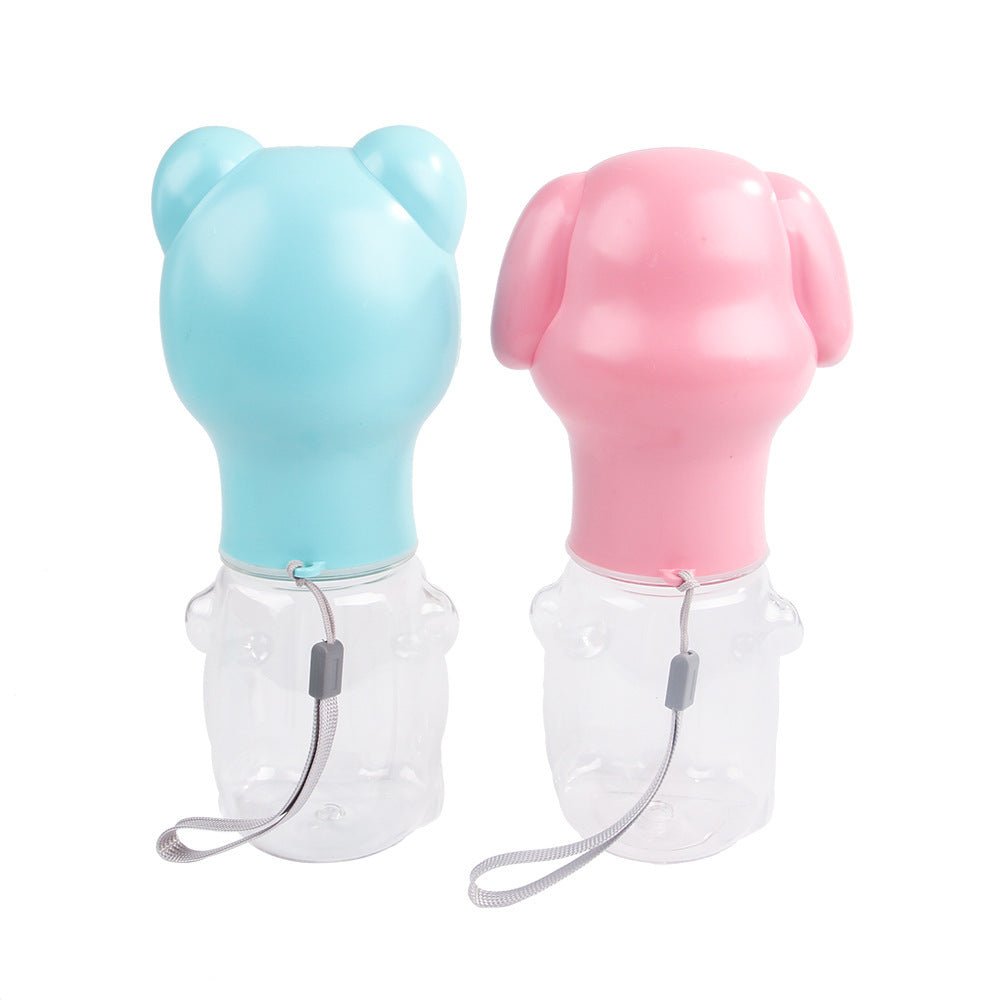 Mug de voyage pour animaux en bleu et rose, pratique pour hydrater vos compagnons en déplacement.