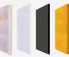 Quatre panneaux de matériaux en différentes couleurs et textures, incluant blanc, noir et jaune.
