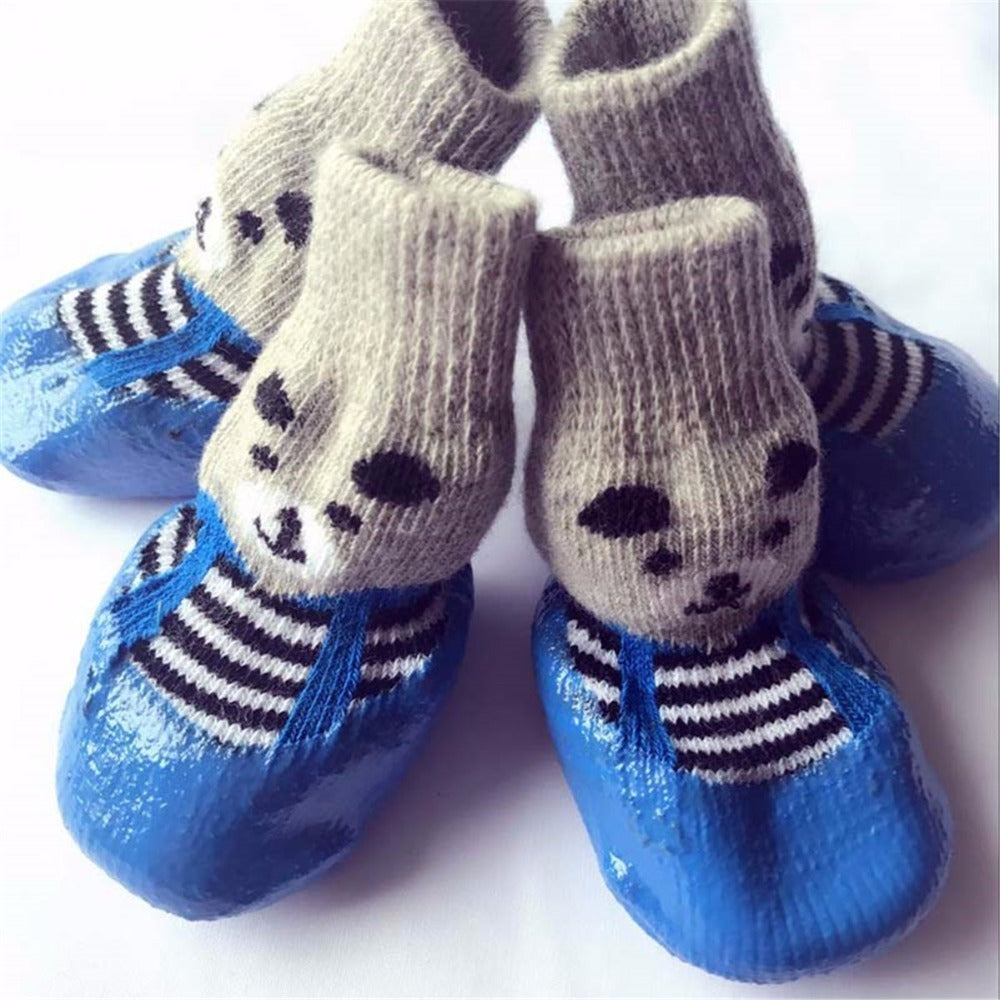 Chaussures antidérapantes pour animaux avec motifs de panda, idéales pour chiens et chats.