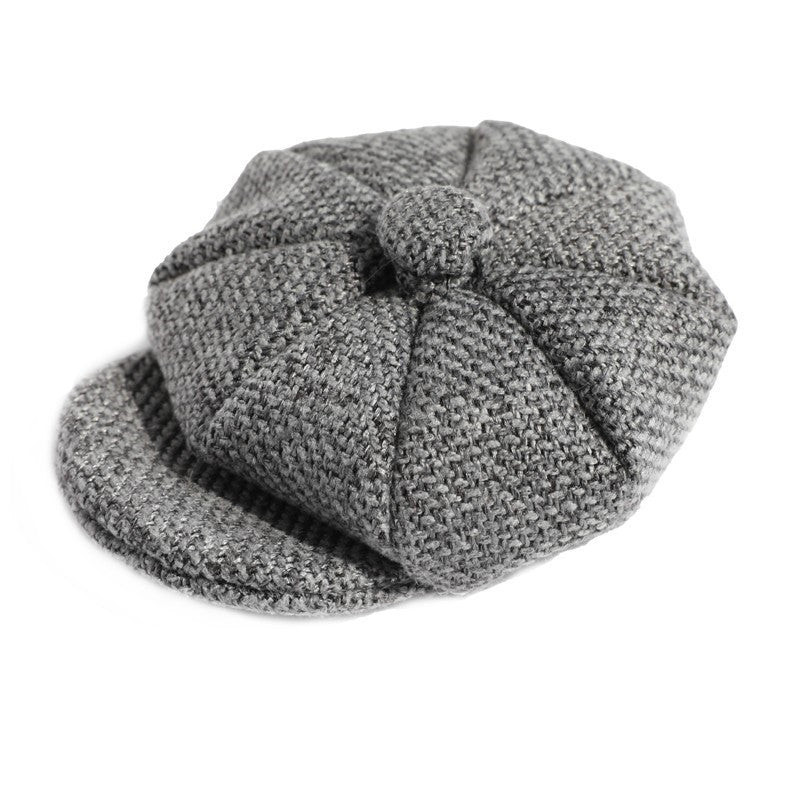 Chic gray beret for cats, perfect accessory for stylish pets.