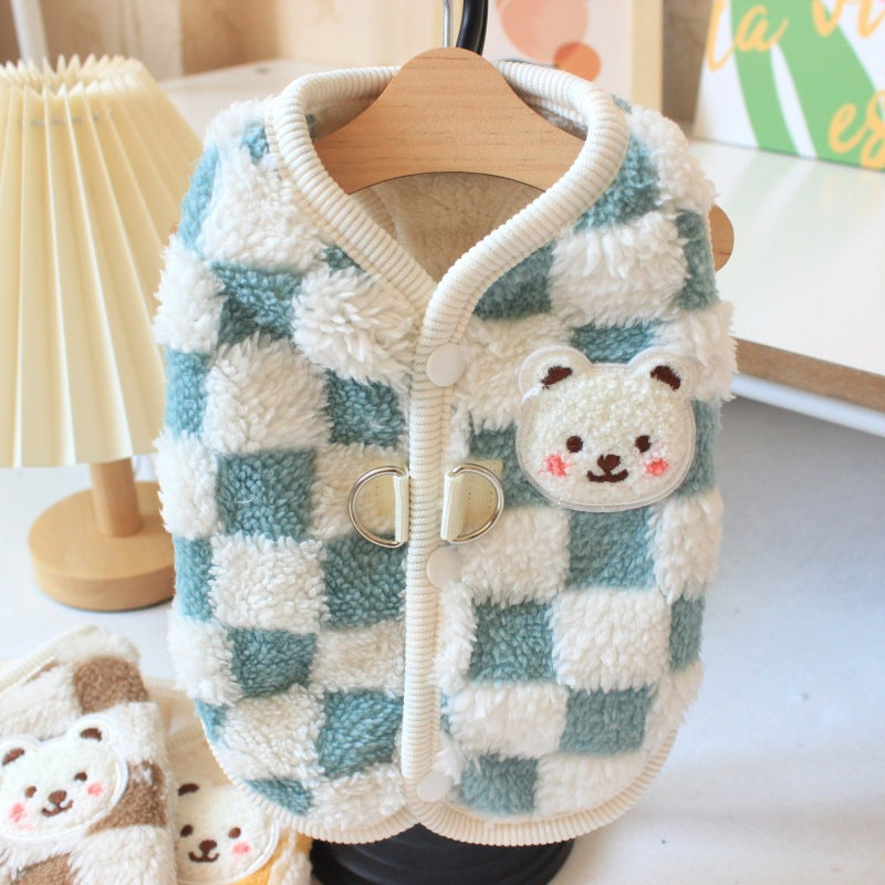 Gilet en fleece pour chien à motifs carré bleu et blanc avec motif ours, confortable et stylé pour l'hiver.