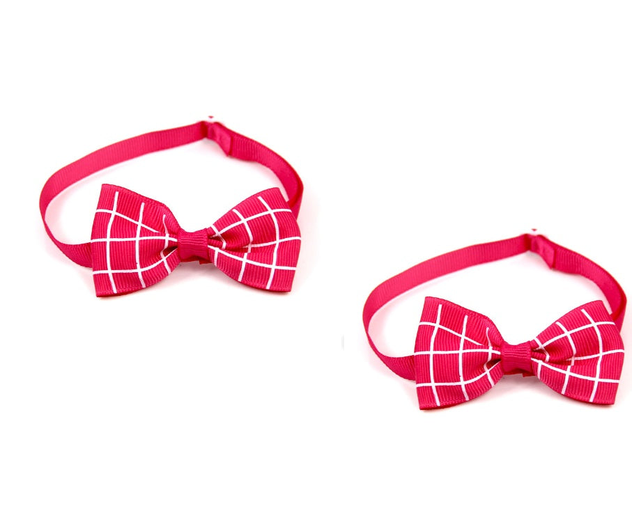 Écharpes à carreaux rouges pour animaux de compagnie, parfaites pour un look élégant et tendance.