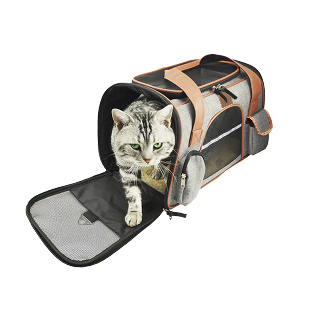 Sac de transport pour chat avec une doublure en mesh et une sortie facile pour un voyage confortable.