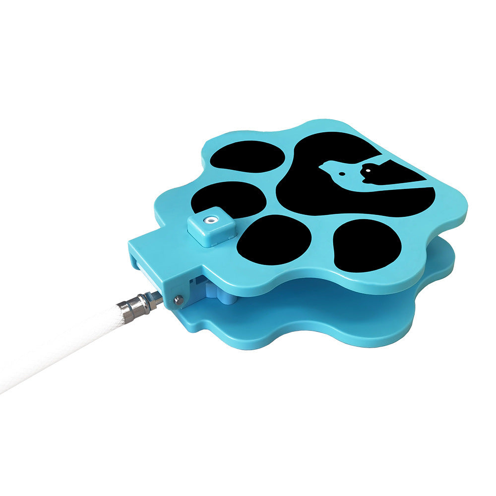 Distributeur d'Eau Automatique pour Animaux de Compagnie en forme de patte, en plastique durable et facile à nettoyer.