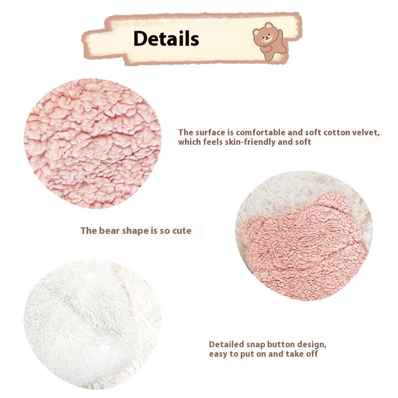 Détails du manteau en velours coton: texture douce, design en forme d'ours, boutons-pression pratiques.