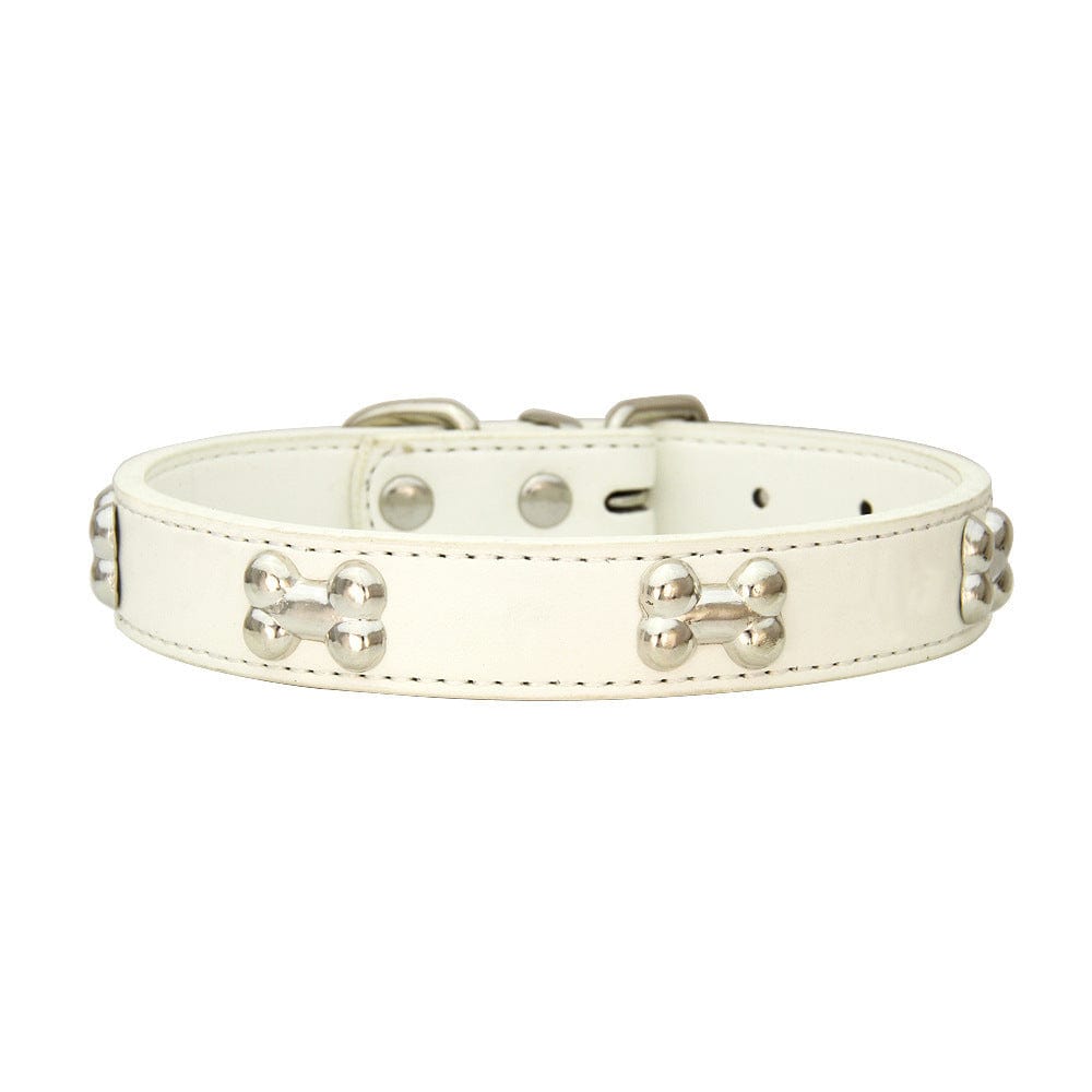 Collier pour chien en cuir PU blanc avec décorations en forme d'os en métal, style élégant et durable.