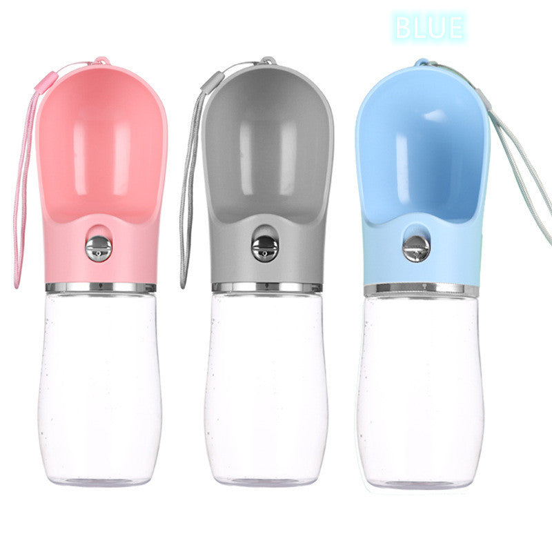 Gobelet d'eau portable en plastique pour animaux, disponible en rose, gris et bleu, léger et pratique.