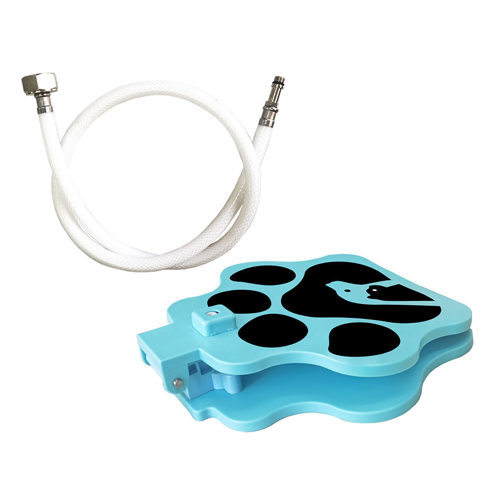 Distributeur d'eau automatique pour animaux de compagnie avec tuyau, en plastique durable et facile à nettoyer.