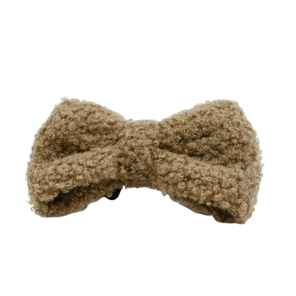 Nœud en tissu bouclé beige pour animaux, ajoute du style à leur look.
