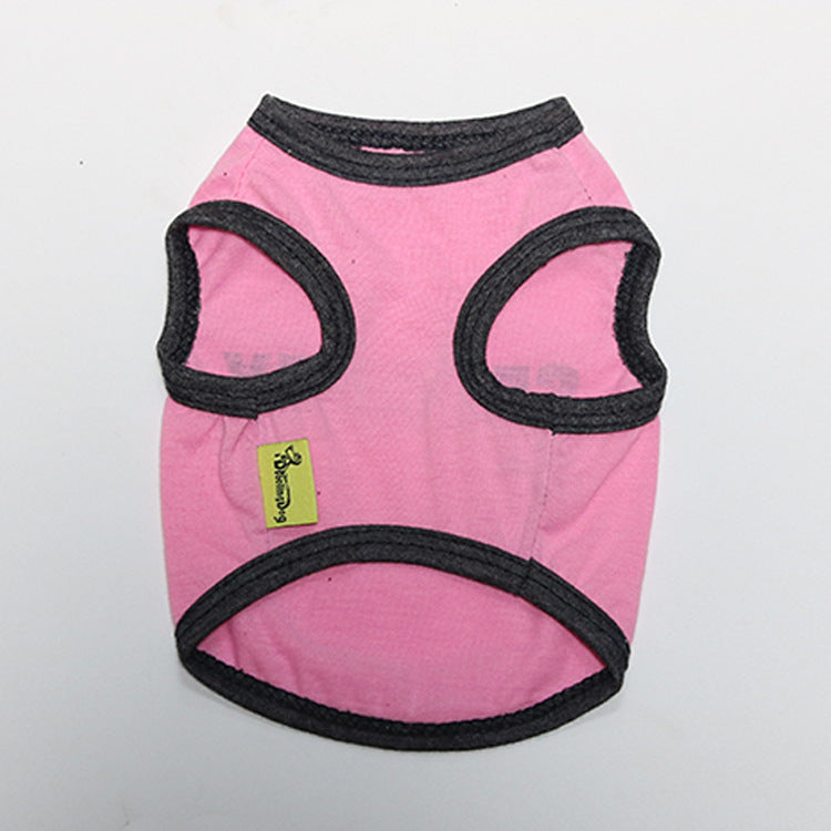 Gilet de sécurité en coton rose pour petit chien, conçu pour confort et style lors des promenades.