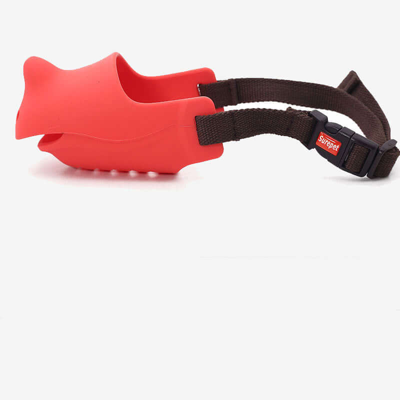 Muzzle en silicone ajustable pour chien en forme de rhino, confortable et sécurisé, couleur rouge.