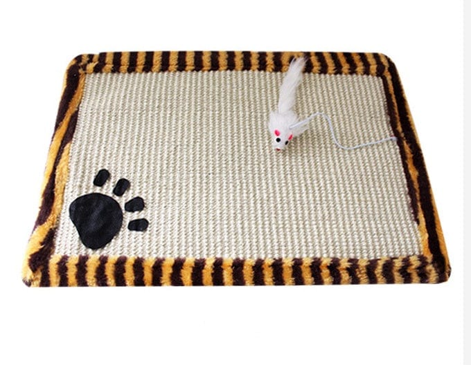 Tapis à griffer pour chat avec motif de patte et jouet souris en peluche, écologique et durable.