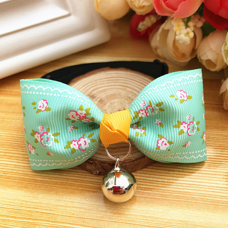 Nœud papillon en polyester pour chien et chat avec cloche, accessoire de mode élégant pour animaux de compagnie.