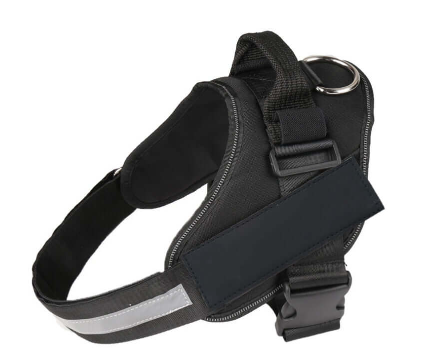 Harnais pour chien en nylon noir avec sangle réfléchissante et attache, idéal pour promenades sécurisées.