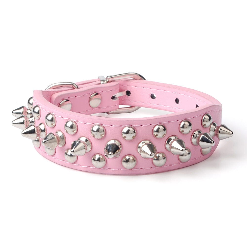 Collier pour chien en PU rose avec clous, alliant style et confort pour votre compagnon à quatre pattes.