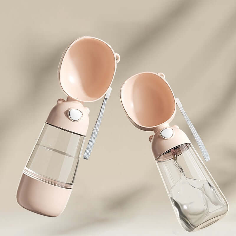 Bouteille d'eau portable pour chien avec distributeur, pratique pour les sorties et les voyages, design élégant.
