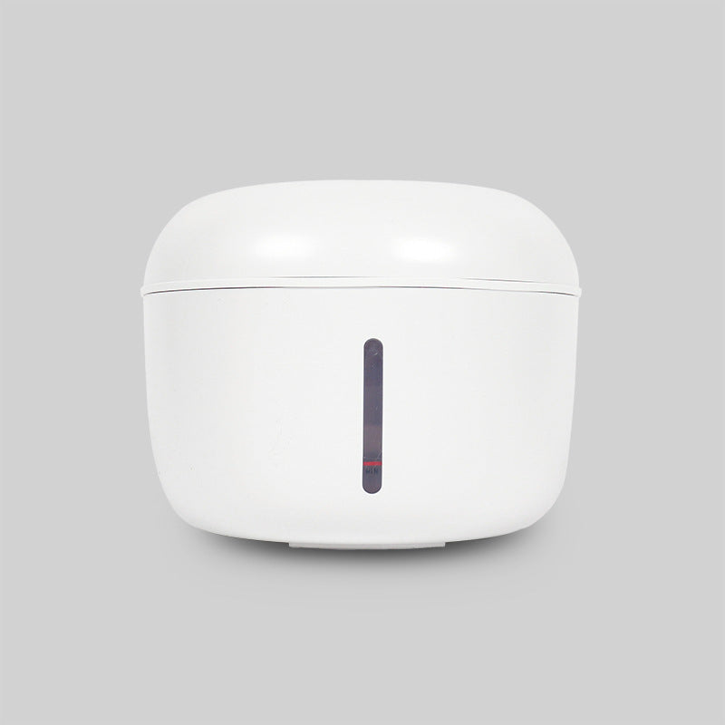 Distributeur d'eau intelligent pour chien et chat, design moderne et minimaliste en blanc.