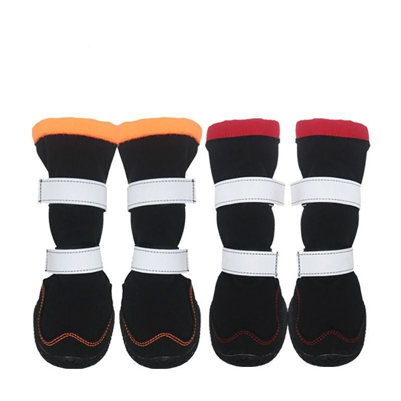 Bottes chaudes et douillettes pour chiens en polyester, idéales pour l'automne et l'hiver, avec fermeture à bande velcro.