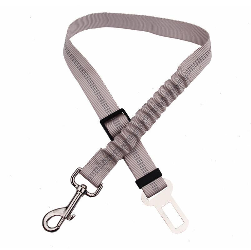 Ceinture de sécurité réglable pour chien en polyester avec clip métallique, design durable et robuste.