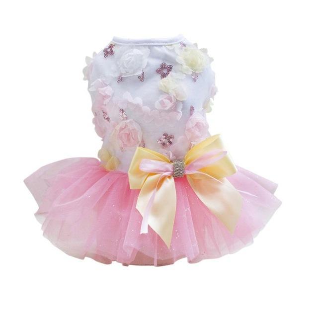 Robe Tutu Princesse pour Chien en coton et dentelle, rose avec nœud, idéale pour les étés élégants.