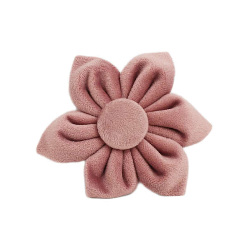 Fleur en peluche rose, accessoire doux et élégant, parfait pour ajouter une touche de style.
