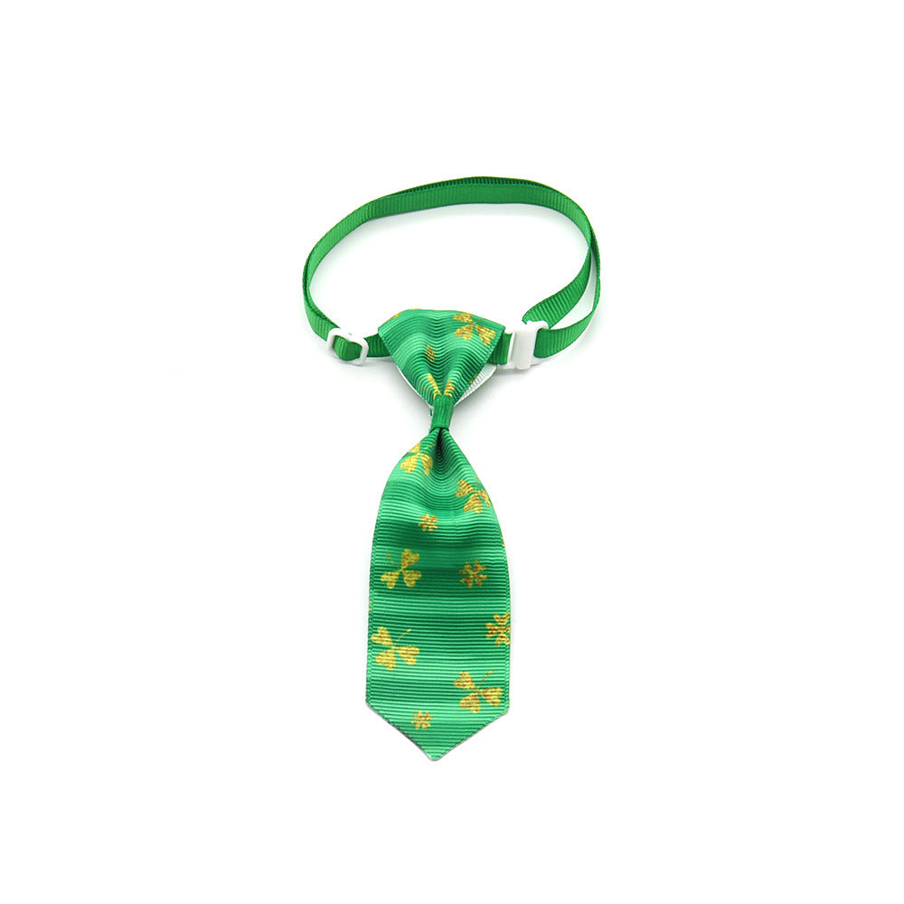 Cravate verte pour animaux de compagnie avec motif de trèfle pour la Saint-Patrick.