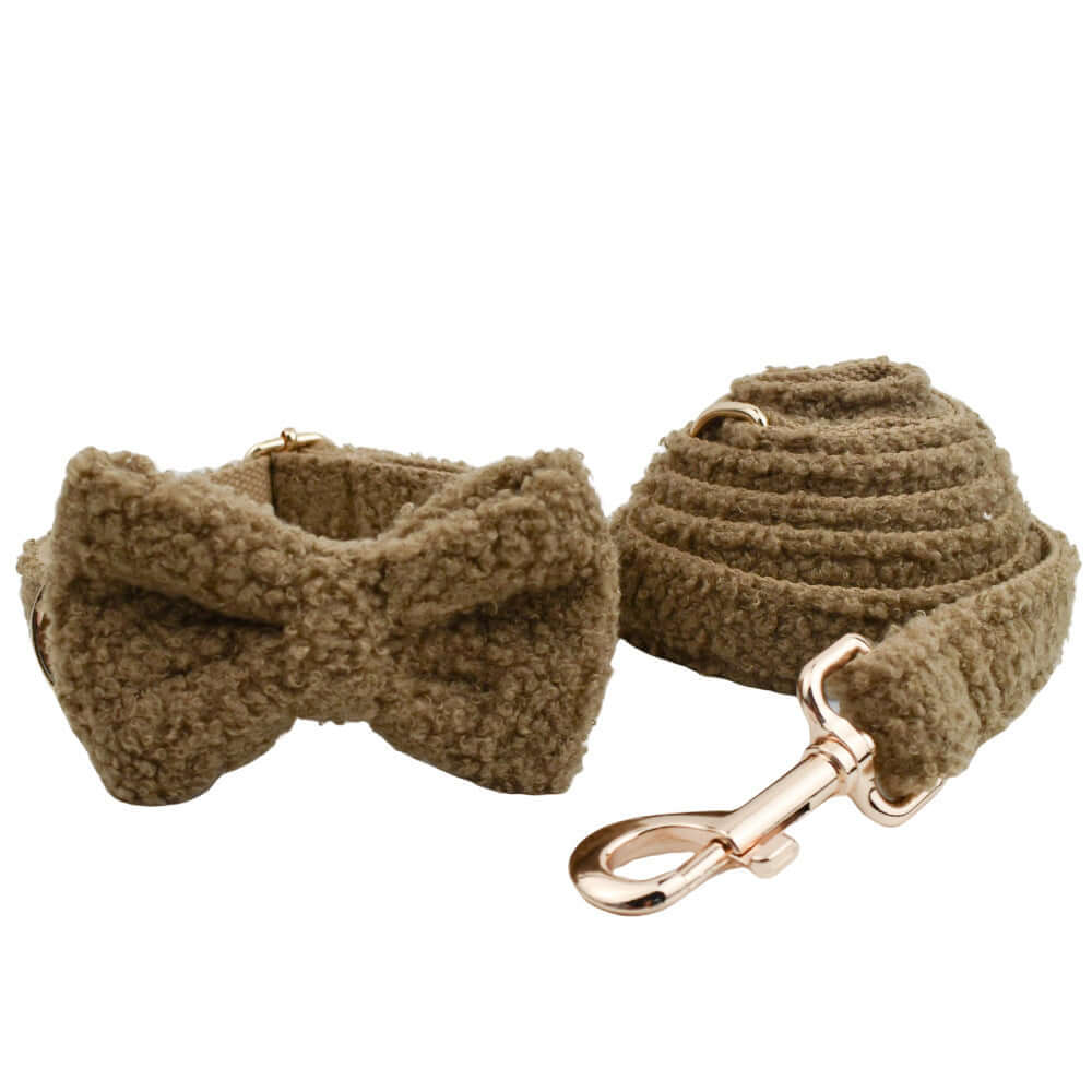 Ensemble collier marron en corde et laisse pour chien, accessoire élégant et confortable pour vos promenades.