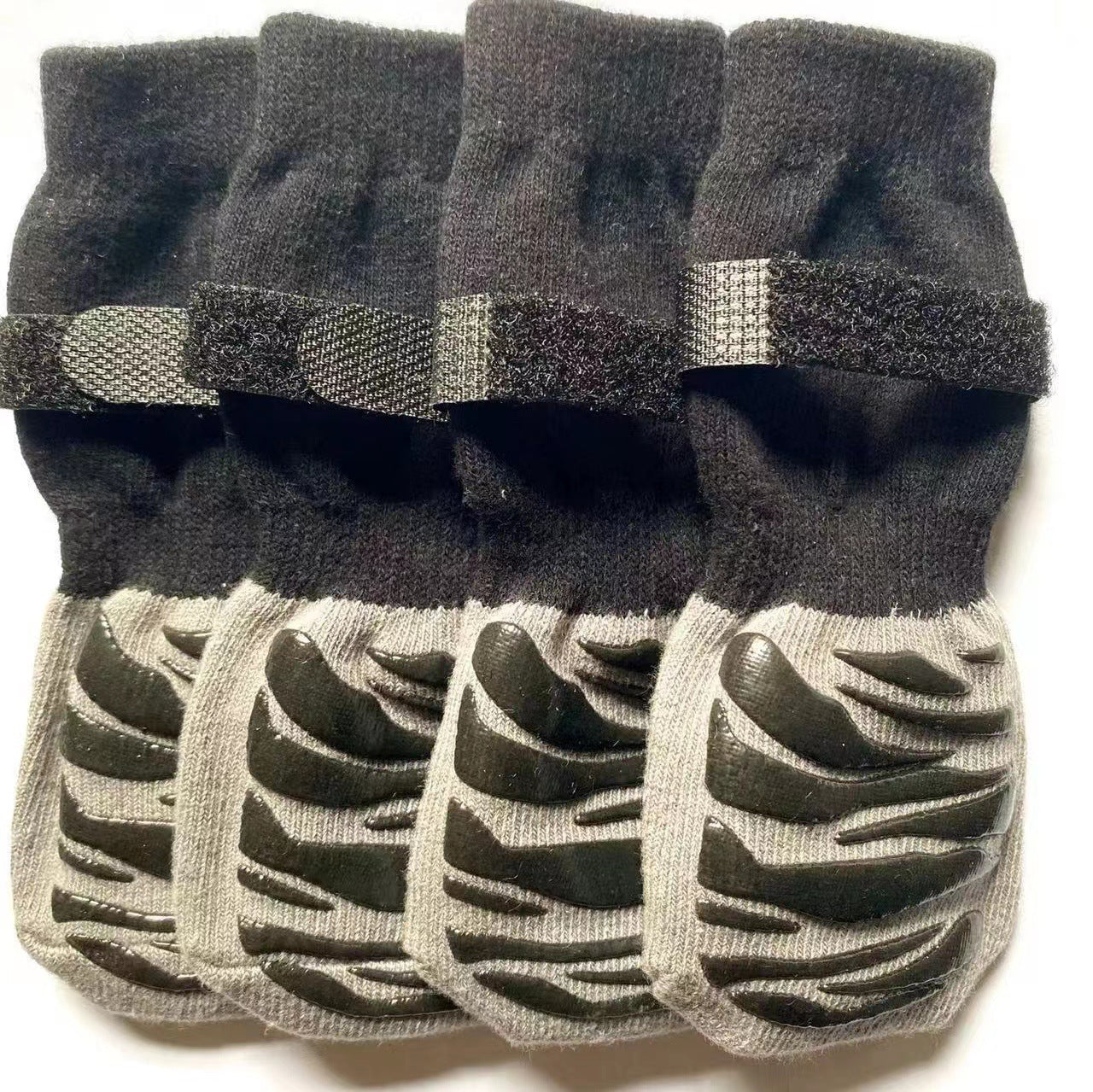 Chaussettes antidérapantes waterproof pour chiens, confortables et protectrices pour pattes.