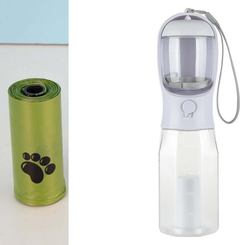 Bouteille d'eau portable 3 en 1 pour chien et chat avec rouleau de sacs à déjections pour animaux.