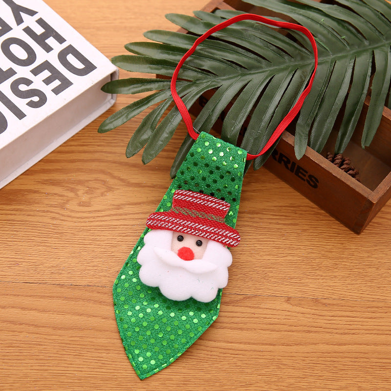 Décoration de cravate en sequins verts avec un visage de Père Noël, idéale pour les fêtes de Noël.