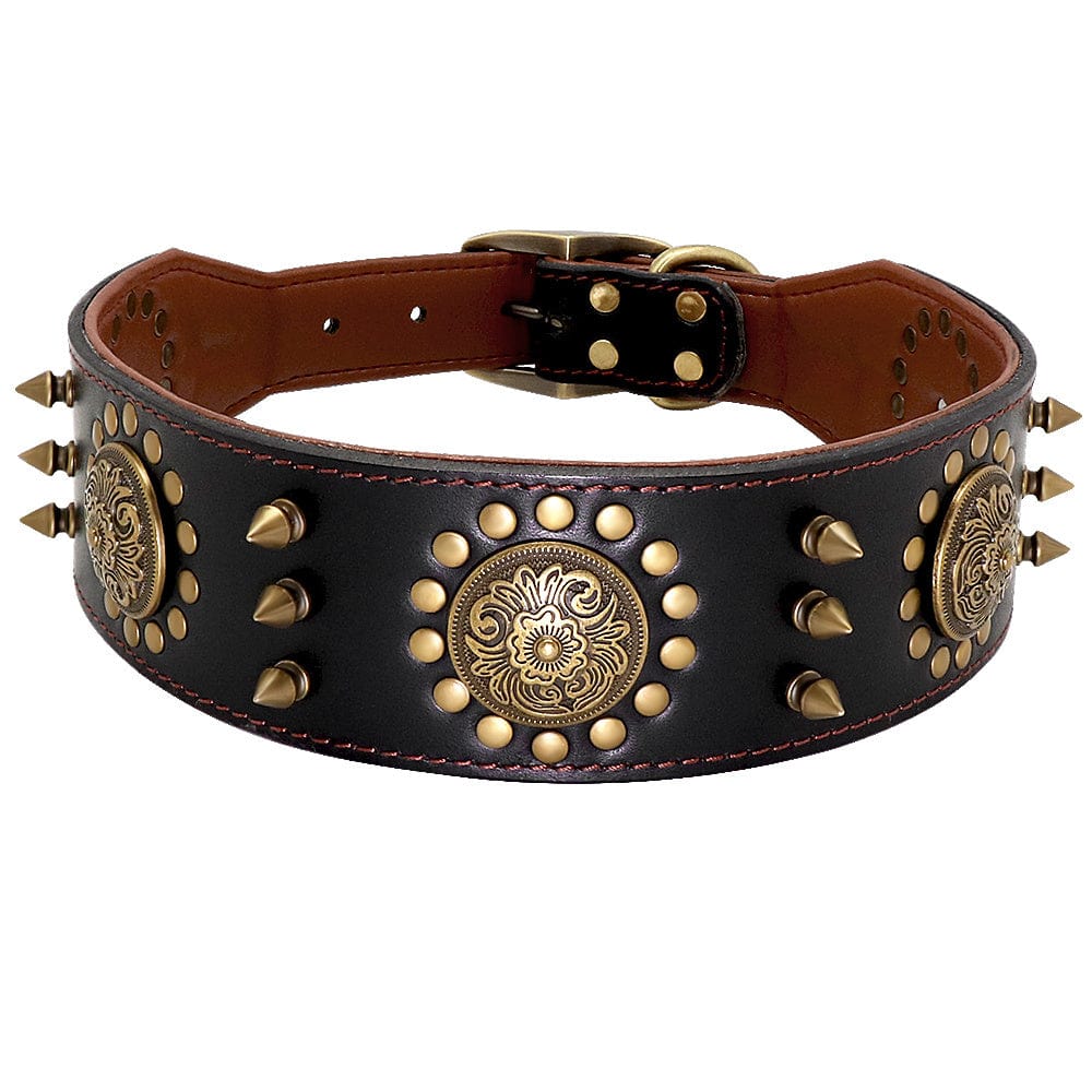 Collier pour chien large anti-morsure avec studs en cuir synthétique et décorations élégantes.