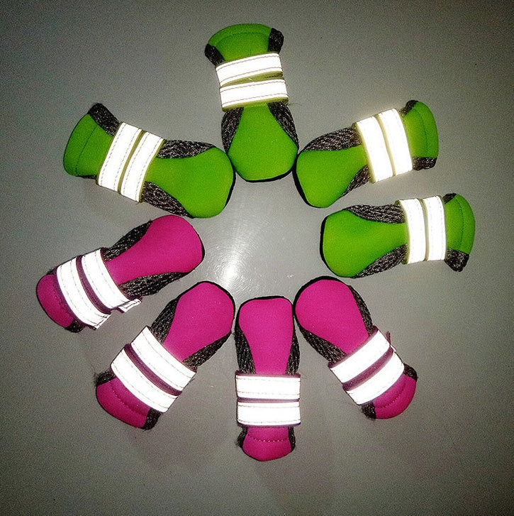 Chaussures de promenade pour chiens, confortables, couleurs vives avec bandes réfléchissantes pour sécurité.